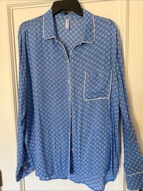 GAP Blue Pattern Long-Sleeve Button-Down with White Piping